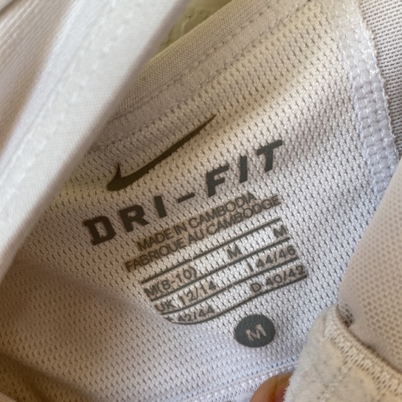 Nike athletic tank w built in bra - Picture 6 of 6